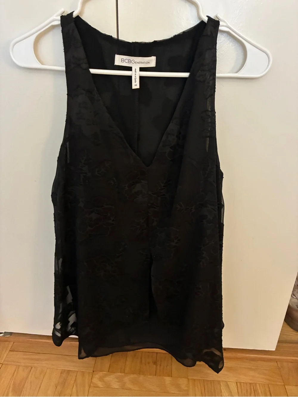 NWOT! BCBGeneration Black Floral V-Neck Blouse - Picture 1 of 4
